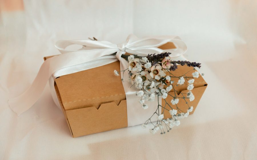 Sympathy box, white and green