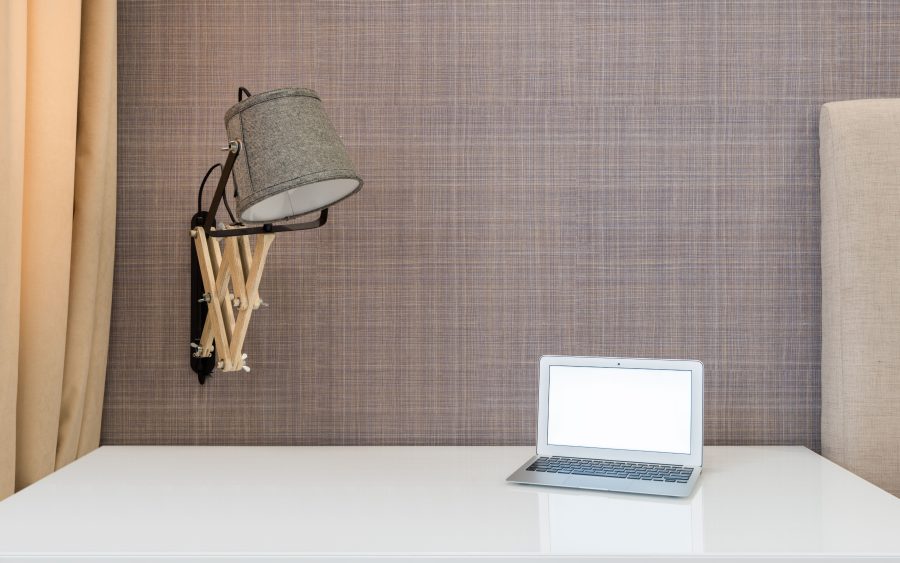 Double room with a desk