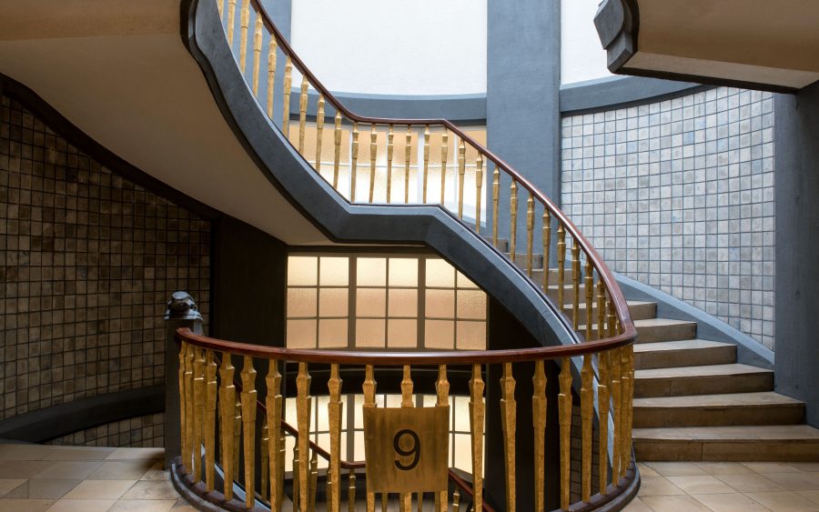 Why we describe a flat by its floor and its ward